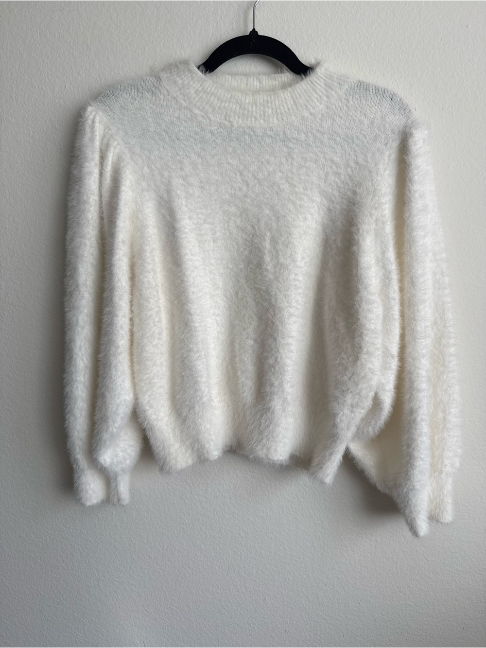 Callahan Knitwear Ivory Fuzzy Crewneck Sweater Size M